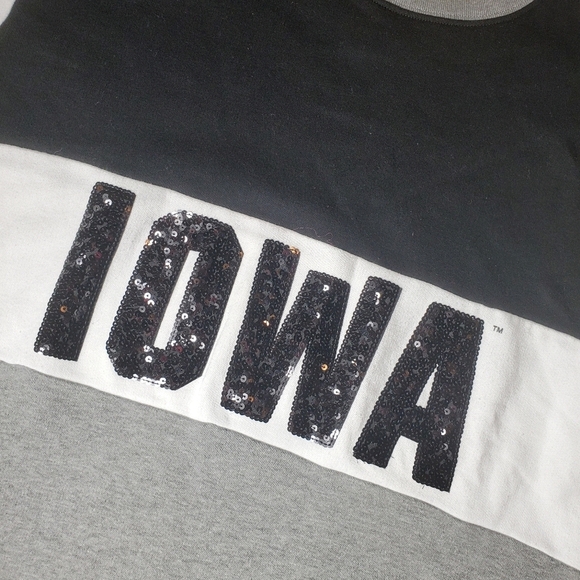 PINK Victoria’s Secret University of Iowa Hawkeyes Fleece Pullover Size XS EUC - Picture 13 of 16